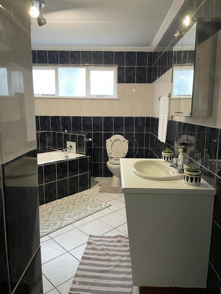 Coastwave Guest House Уолфиш-Бей Экстерьер фото