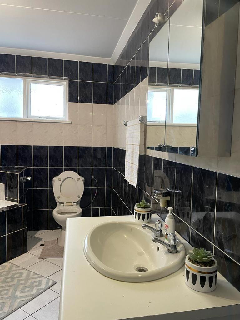 Coastwave Guest House Уолфиш-Бей Экстерьер фото