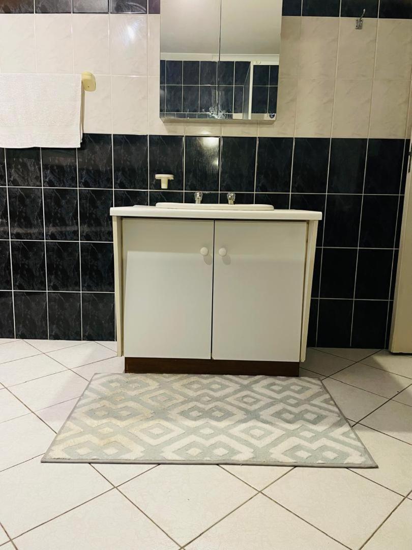 Coastwave Guest House Уолфиш-Бей Экстерьер фото