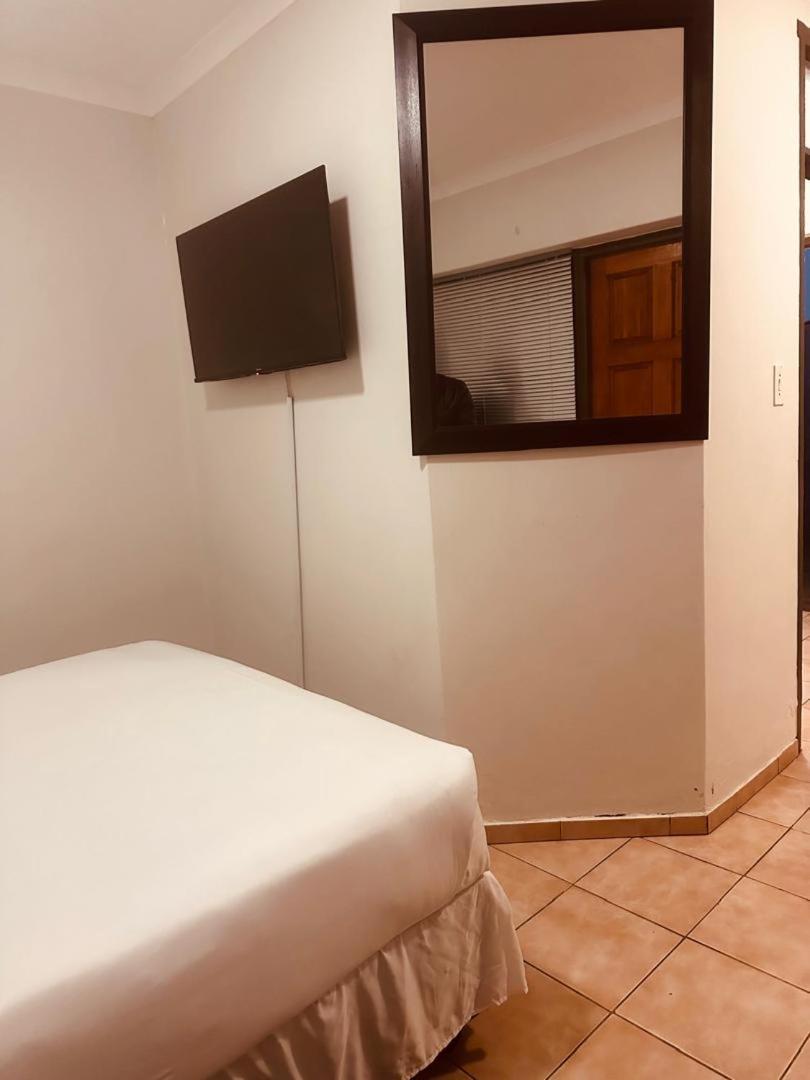 Coastwave Guest House Уолфиш-Бей Экстерьер фото