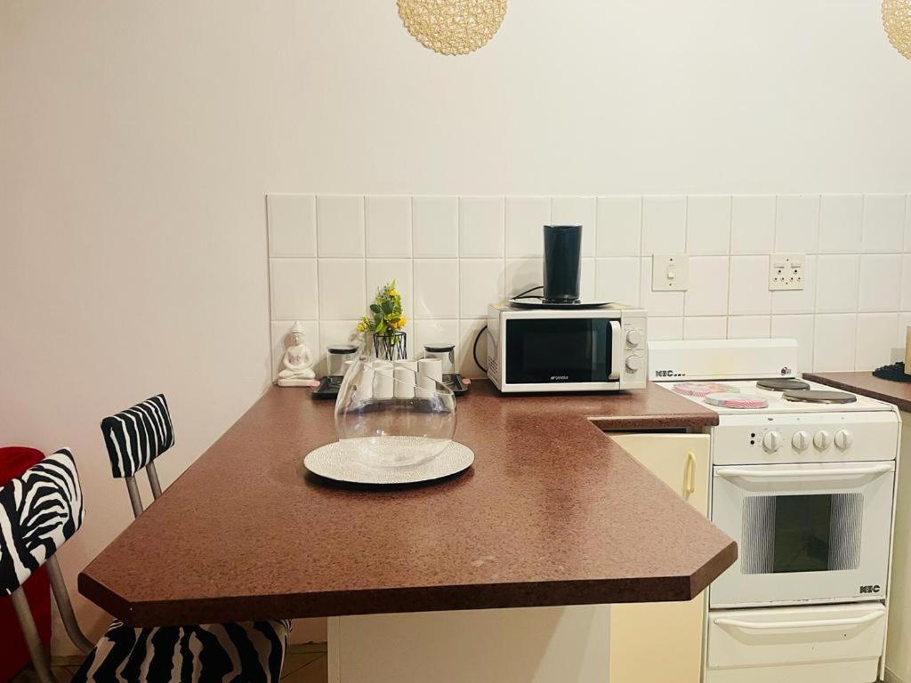 Coastwave Guest House Уолфиш-Бей Экстерьер фото
