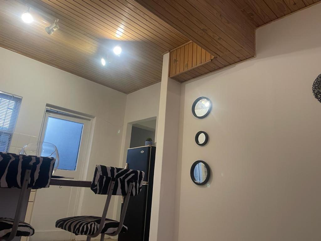 Coastwave Guest House Уолфиш-Бей Экстерьер фото