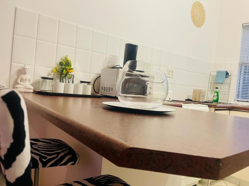 Coastwave Guest House Уолфиш-Бей Экстерьер фото