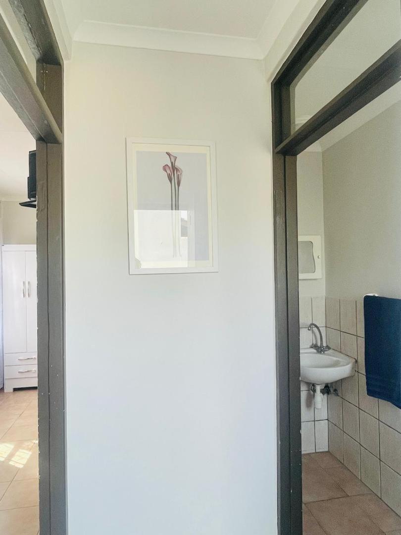 Coastwave Guest House Уолфиш-Бей Экстерьер фото