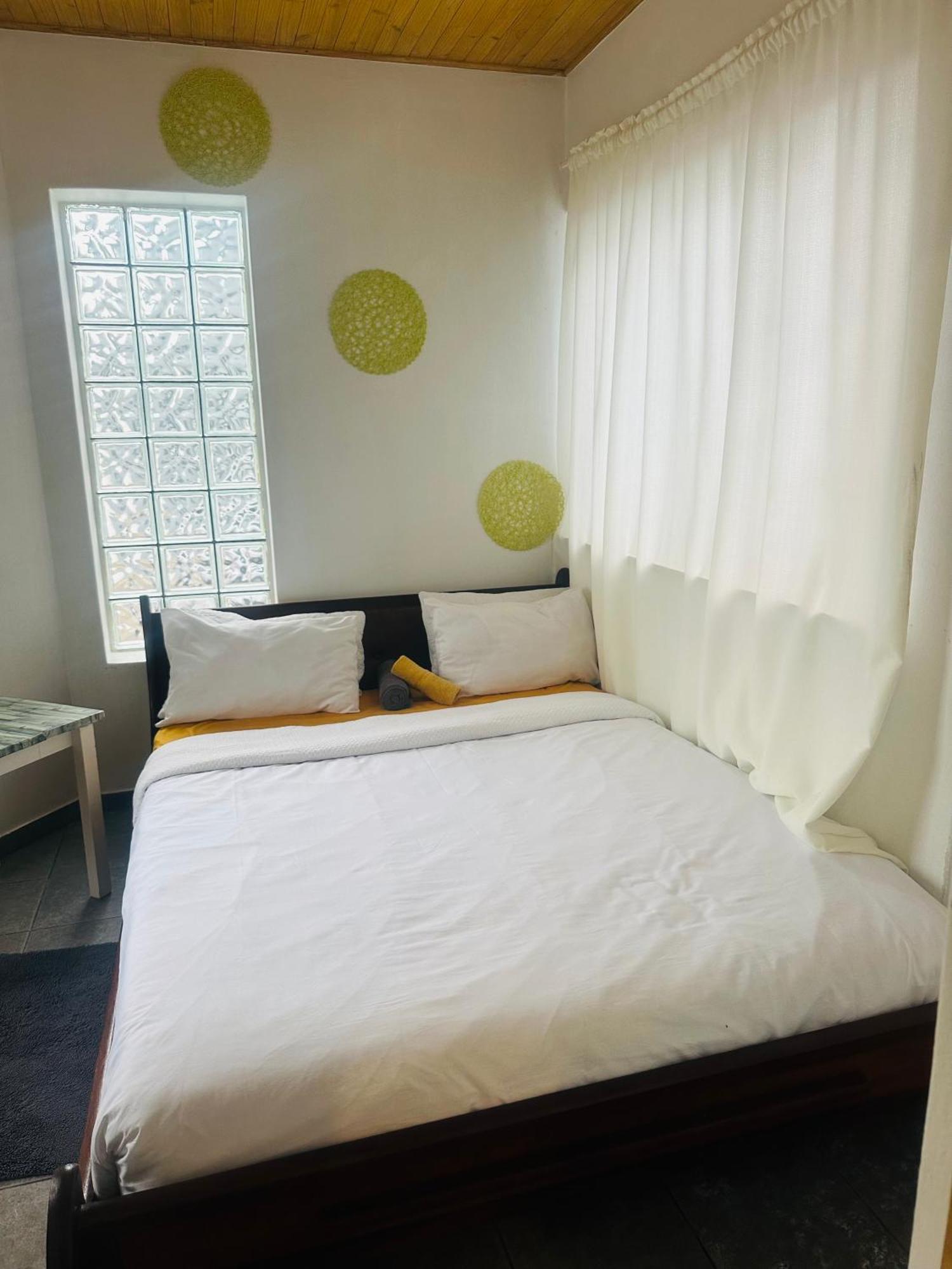 Coastwave Guest House Уолфиш-Бей Экстерьер фото