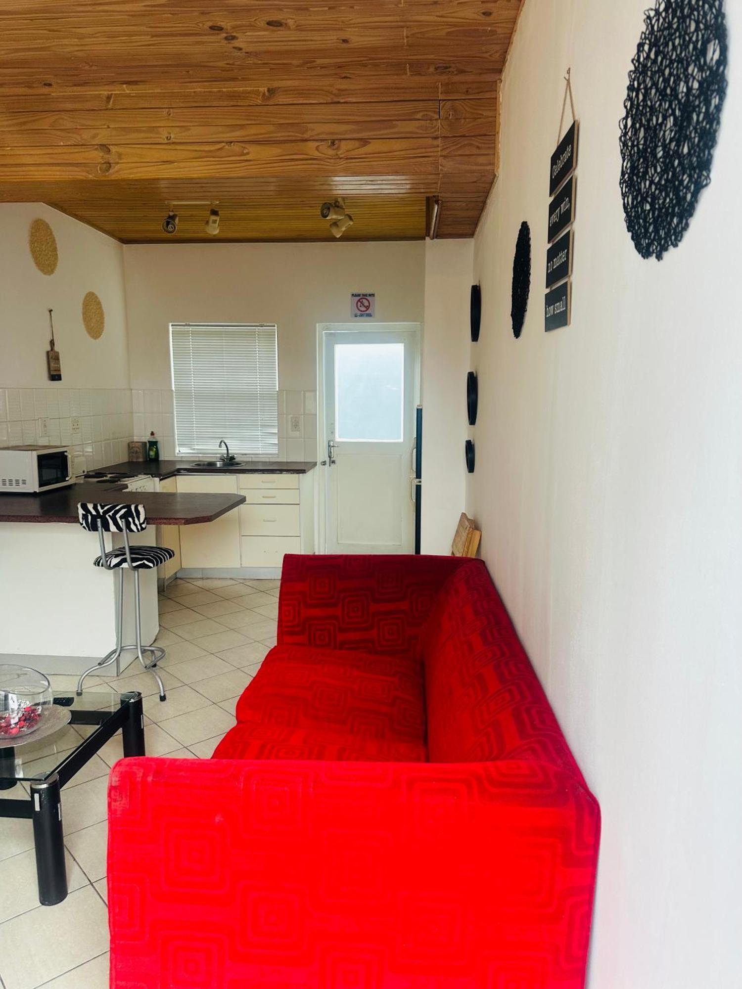 Coastwave Guest House Уолфиш-Бей Экстерьер фото