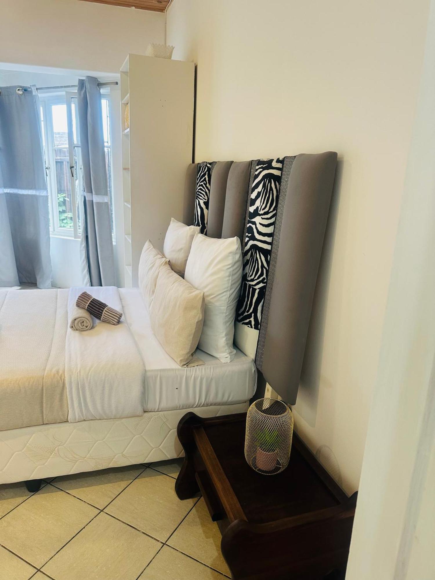 Coastwave Guest House Уолфиш-Бей Экстерьер фото