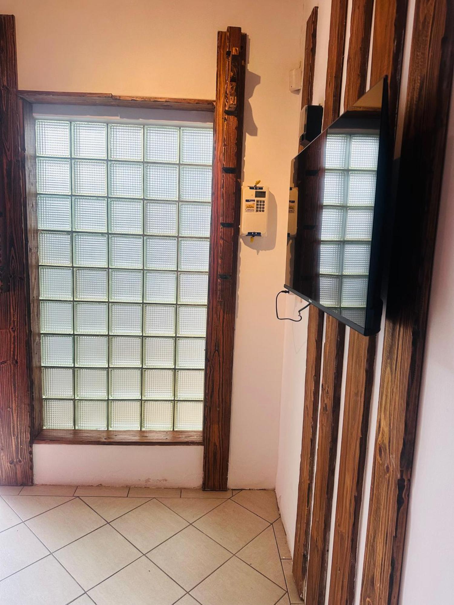 Coastwave Guest House Уолфиш-Бей Экстерьер фото