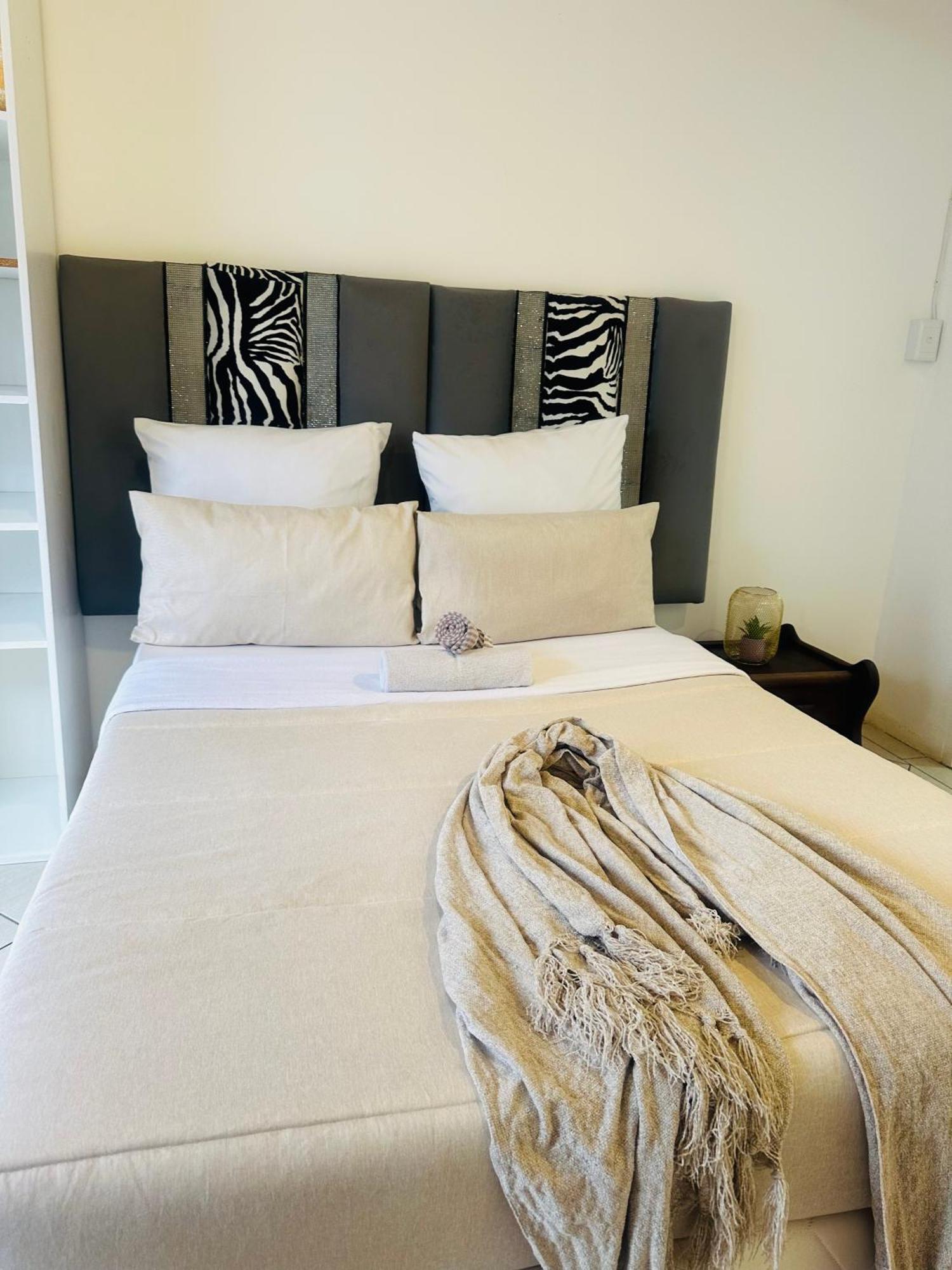 Coastwave Guest House Уолфиш-Бей Экстерьер фото